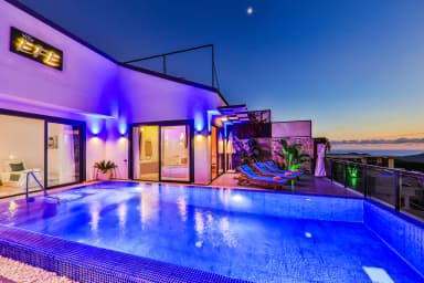 Villa Efe Korunaklı Havuz 82