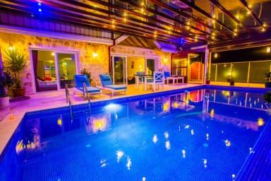 Villa Sude Korunaklı Havuz 83