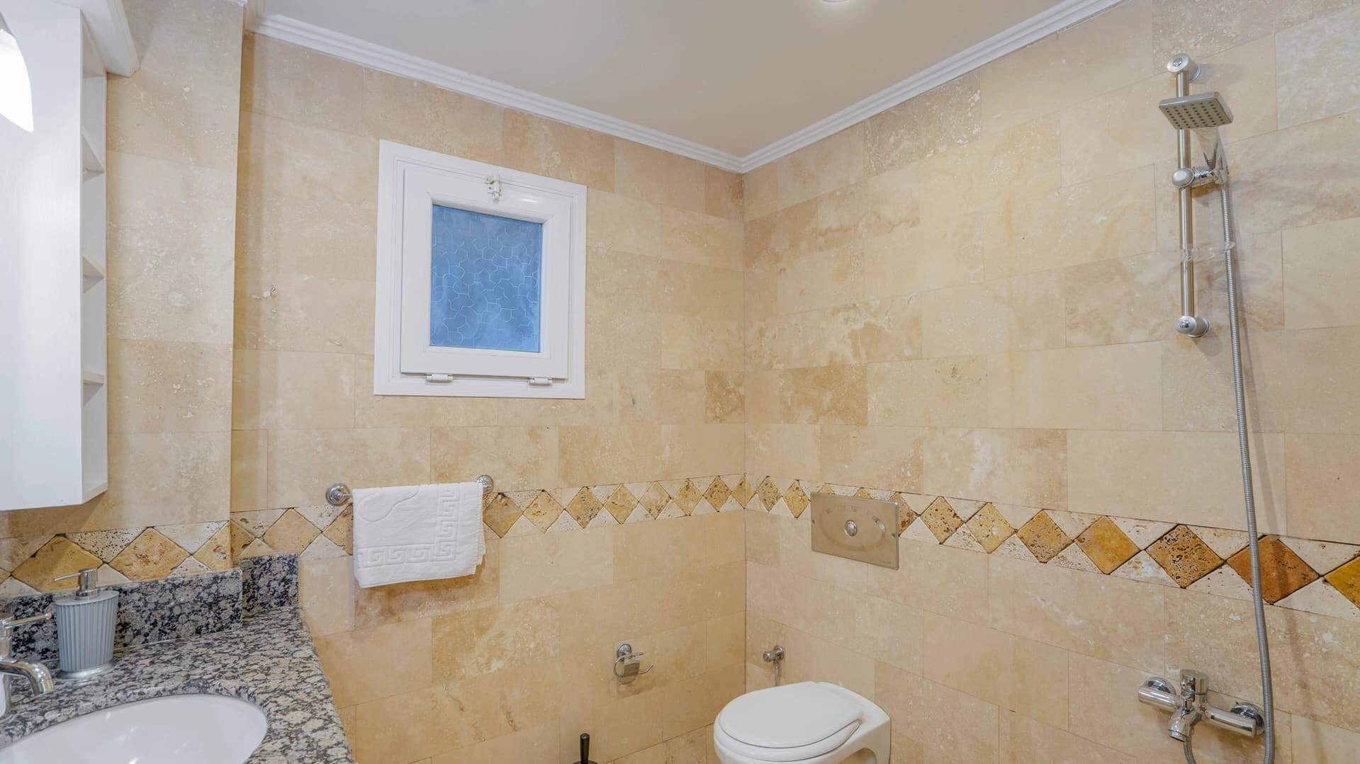 Villa Beyaz Isıtmalı Havuz 44