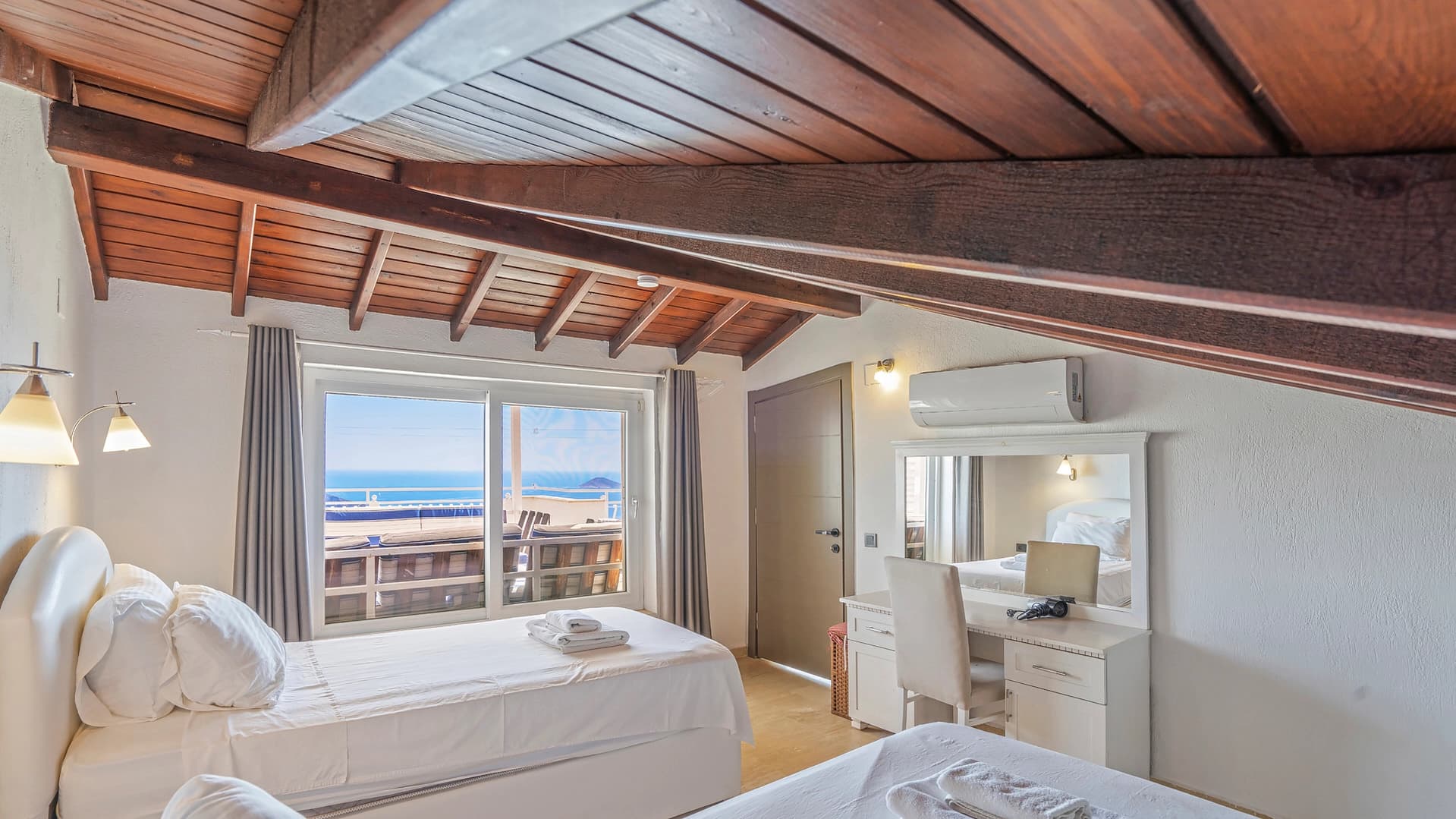 Villa Beyaz Isıtmalı Havuz 24