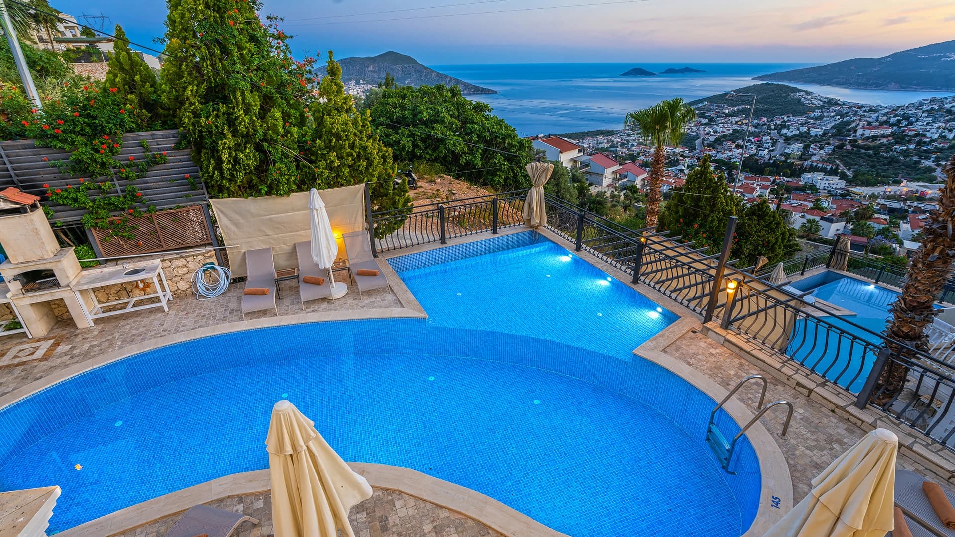 Villa Beyaz Isıtmalı Havuz 98