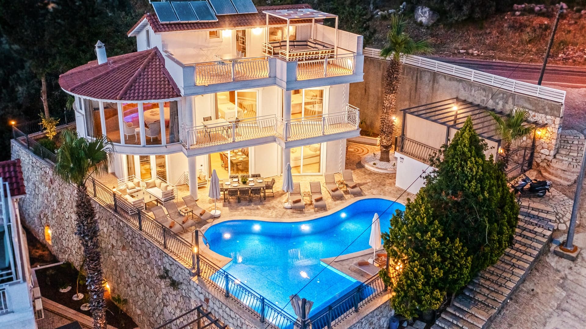 Villa Beyaz Isıtmalı Havuz 22