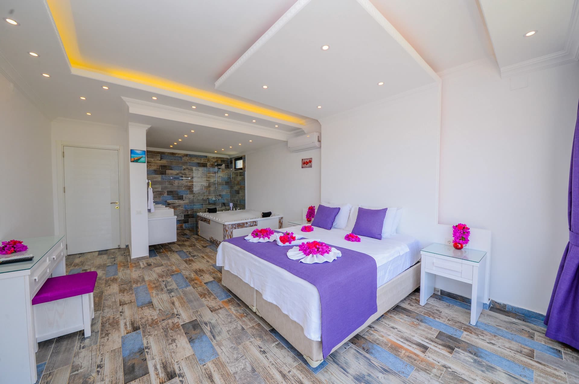 Villa Neco Korunaklı Havuz 81