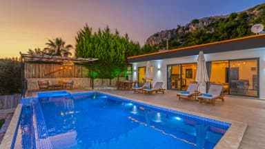 Villa Neco Korunaklı Havuz 85