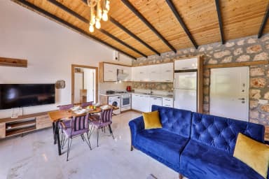 Villa Azra Naz Korunaklı Havuz 33