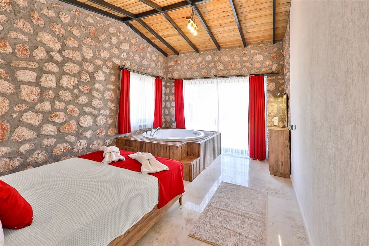 Villa Azra Naz Korunaklı Havuz 47