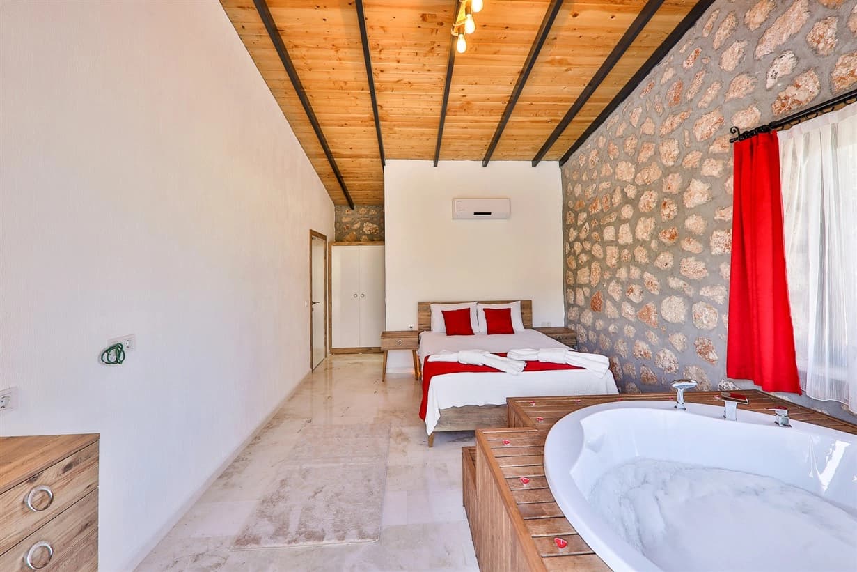 Villa Azra Naz Korunaklı Havuz 61