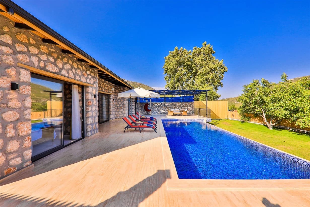 Villa Azra Naz Korunaklı Havuz 45