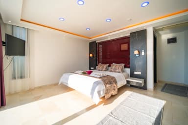 Villa Hyperion Korunaklı Havuz 13