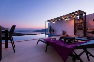 Villa Meris Korunaklı Havuz 84