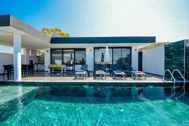 Villa Nar Tanesi Korunaklı Havuz 33