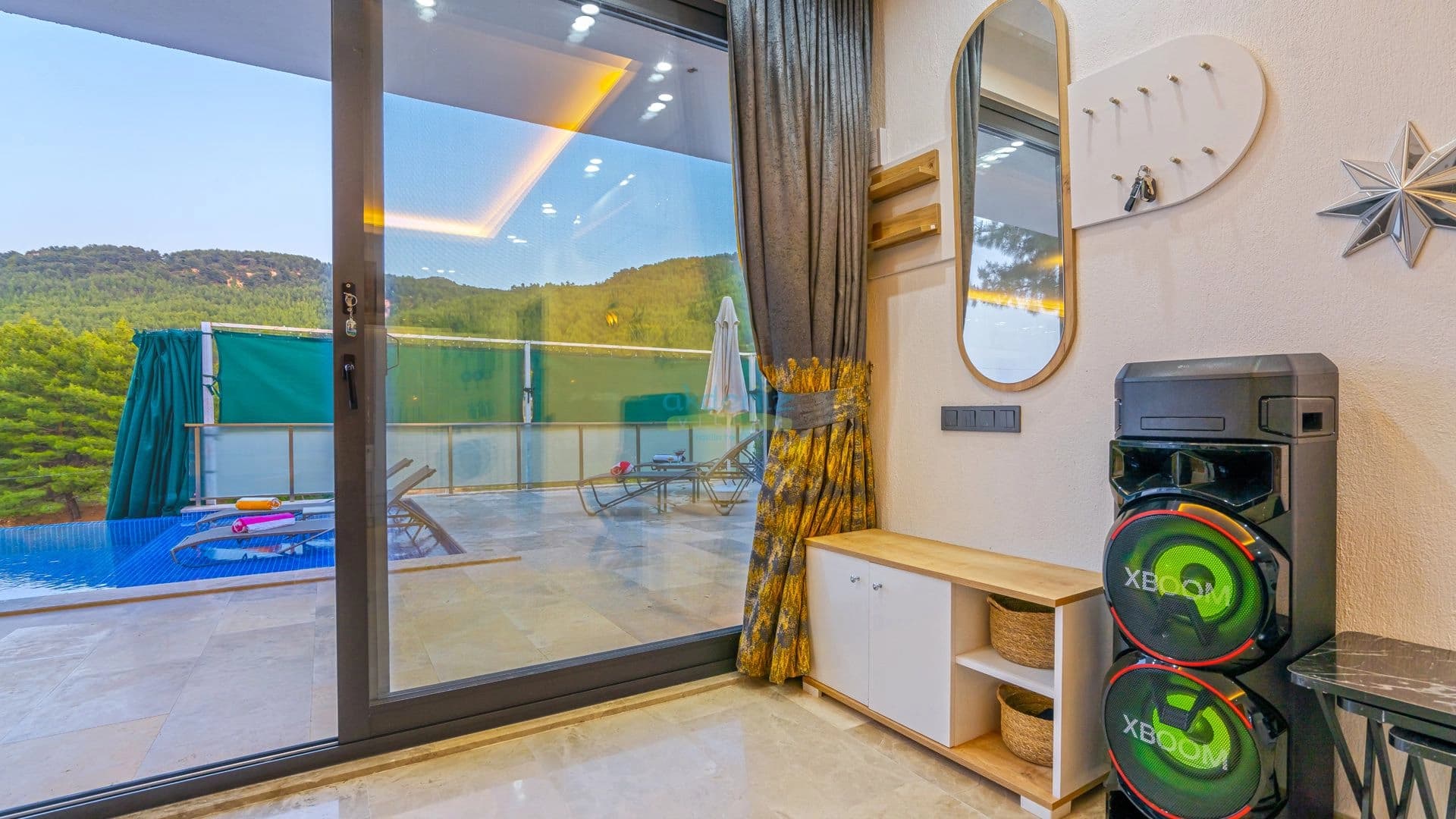 Villa Poruk Çiçeği Korunaklı Havuz 65