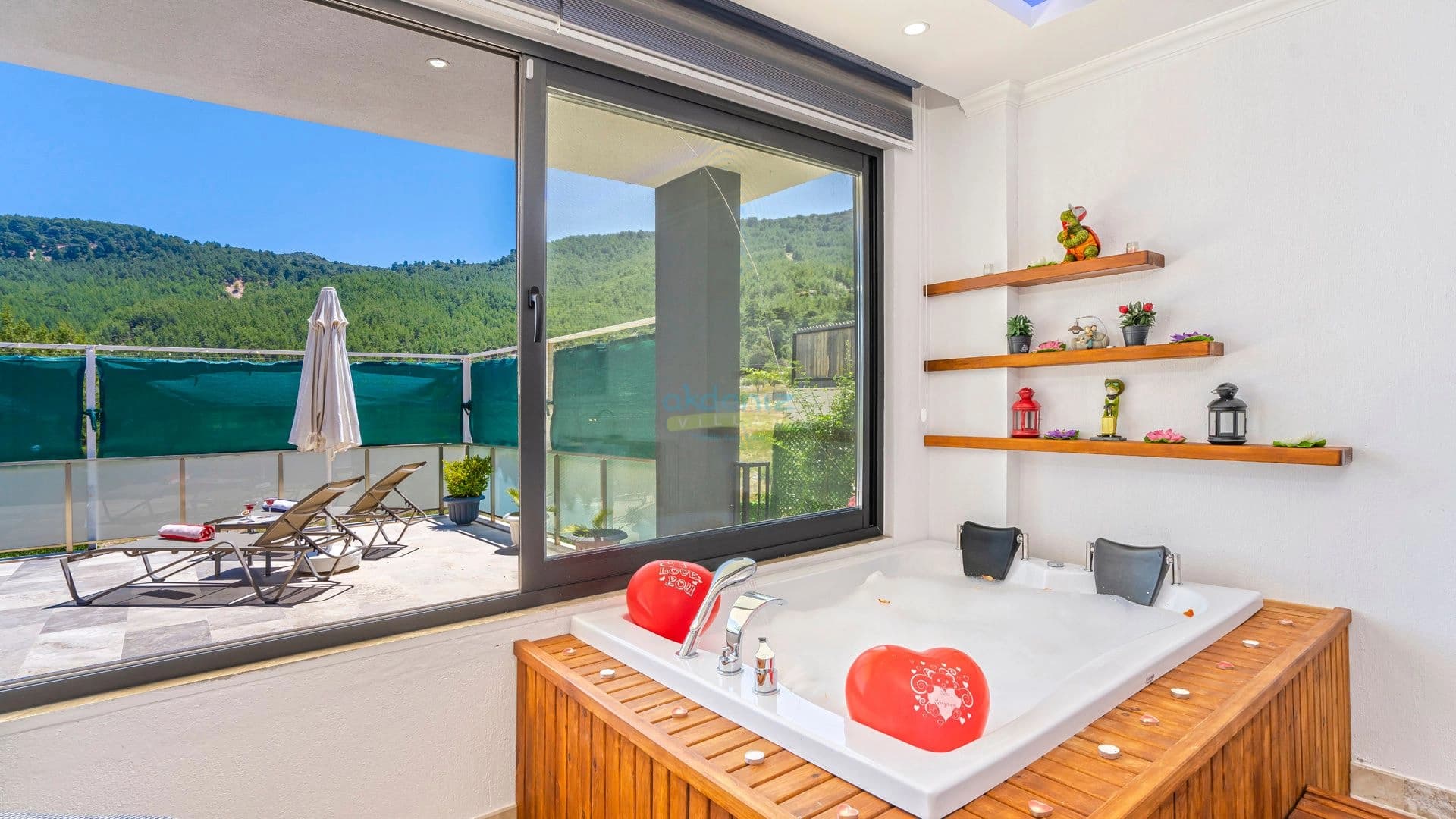 Villa Poruk Çiçeği Korunaklı Havuz 45