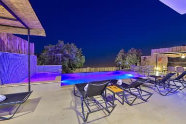 Villa Morens Korunaklı Havuz 65