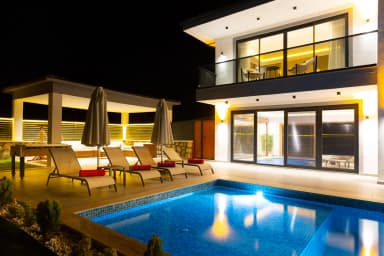 Villa White House Korunaklı Havuz 50