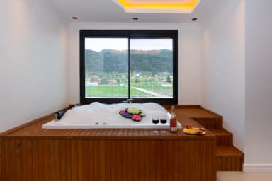 Villa White House Korunaklı Havuz 94