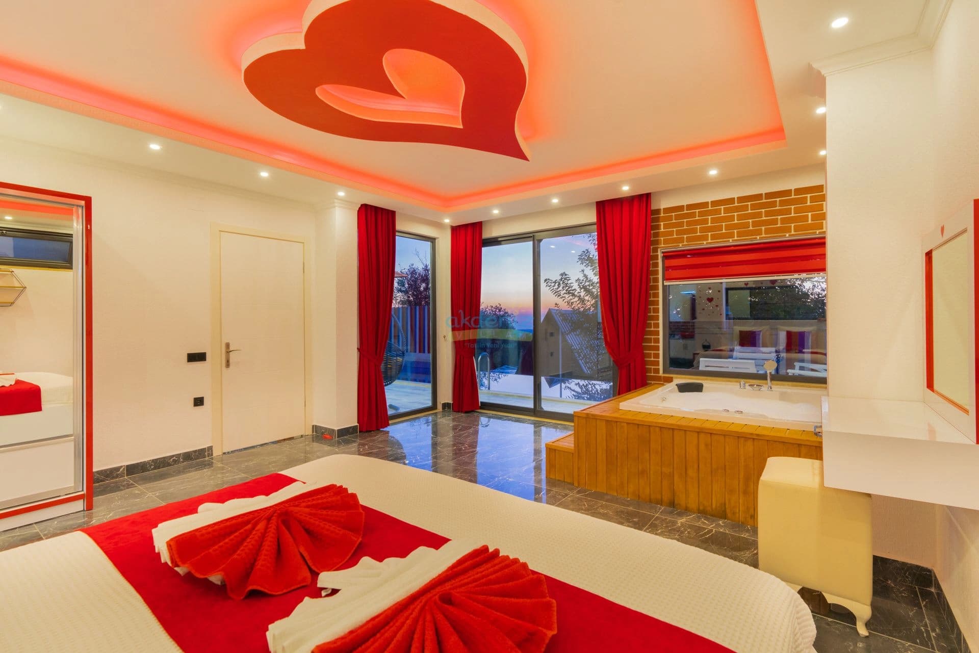 Villa Linam Korunaklı Havuz 92