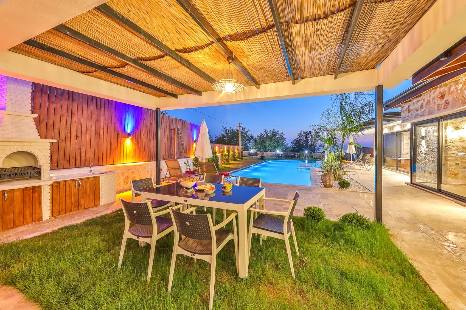 Villa Tan Üzümlü Korunaklı Havuz 89