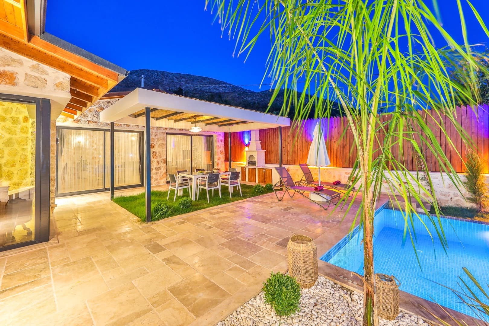 Villa Tan Üzümlü Korunaklı Havuz 13