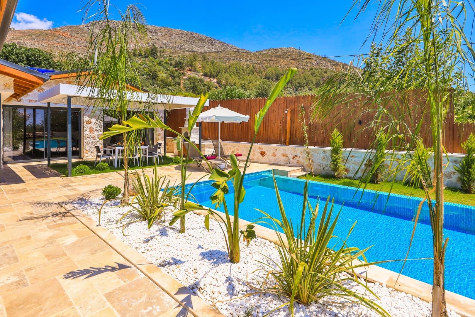 Villa Tan Üzümlü Korunaklı Havuz 47