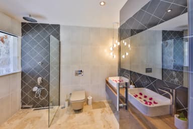 Villa Tan Üzümlü Korunaklı Havuz 43