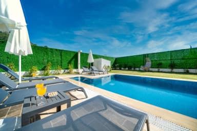 Villa Aselya Korunaklı Havuz 57